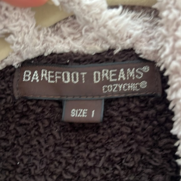 Barefoot dreams robe. Soft and cozy! Size one. - Picture 3 of 3